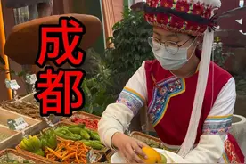 云南菌子酸汤火锅能吃到几十种云南菌子很好吃，锅底是山果现舂的！#云南特色美食 #云南菌子火锅 #菌子火锅 #省饭课代表 #云南美食