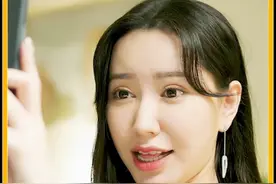 女主播刚下播点了一份外卖，结果她开门拿外卖时竟突然晕倒了！视频封面