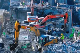 西安烂尾项目拆除改造中，翘首以盼，凤凰涅槃！#见证“城”长#跟着奋斗老牛看世界#无人机航拍#工程施工#烂尾楼视频封面