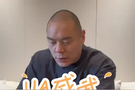 安德玛首次和巴黎世家的联名，没想到时尚和运动结合的这么好！感谢安德玛#UnderArmourxBalenciaga限定合作系列#张志磊 #运动 #高品质视频封面