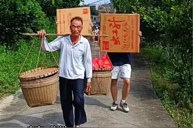 广东理科状元化州赖冠熹被清华大学录取，回村拜神摆酒，老师同学村民纷纷过来祝贺！#化州 #广东理科状元 #赖冠熹#茂名视频封面