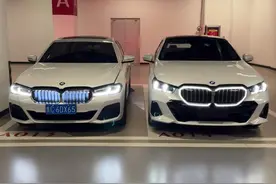 25款新5系与21款老5系发动机舱对比 新款发动机舱更高，减配了隔热棉，两款车型前防倾杆都有保留，新5系减配了大灯盖板，水箱支架减配成了铁制的。#宝马5系 #新老五系对比 #新5系