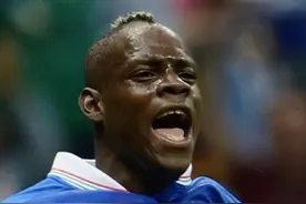 巴神巴洛特利球场那些名场面操作，真的太匪夷所思了 #dou来足球季 #足球的魅力视频封面