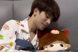 小李模仿对象睡前行为#室友 #室友日常 #恋爱日常 #生活碎片 #情侣日常视频封面