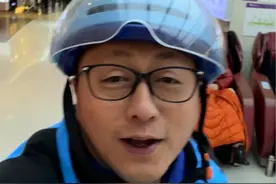#外卖小哥 来商场取餐，等餐期间看见#钢琴 弹奏一曲视频封面