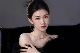 有人说讨厌我 我顿时就笑了 我捧你你是个玻璃杯子 我撒手你就是玻璃渣子 搞得好像我活着是为了取悦你一样 也不看看自己是神马玩意 👎视频封面