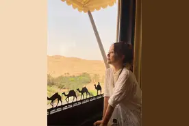 沙漠中童话城堡 开了三个多小时的车程终于到了，人生第一次看到茫茫的一大片沙漠！ 虽然气温差不多50度，但像城堡一样的沙漠酒店实在是太美，值了！#迪拜 #阿布扎比旅游 #安纳塔拉沙漠酒店 #记录旅游足迹 #沙漠之旅视频封面