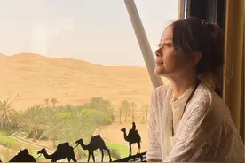 沙漠中童话城堡 开了三个多小时的车程终于到了，人生第一次看到茫茫的一大片沙漠！ 虽然气温差不多50度，但像城堡一样的沙漠酒店实在是太美，值了！#迪拜 #阿布扎比旅游 #安纳塔拉沙漠酒店 #记录旅游足迹 #沙漠之旅视频封面