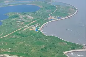 这是人工填海，填出来的一条龙的形状岛，青岛的龙瑞岛#内容启发搜索 #我的旅行日记 #旅行推荐官视频封面