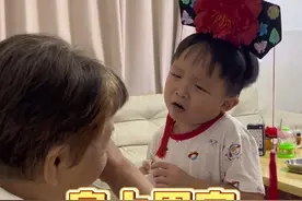 卜咖妃驾到！统统闪开！#一老一小两个活宝 #童言童语 #笑不活了视频封面