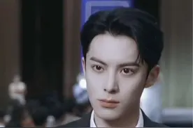 学长#王鹤棣 去时少年，归来#时宴 。#以爱为营 ，学妹们冲起～#霸道总裁 #西装杀视频封面