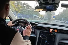 新手司机开车时，经常都听人说要眼观六路，但是这六路到底是哪六路呢？本期视频我一次性给你讲清楚，开车时的六路观察技巧，学会了，能够提升我们的驾驶安全，干货很多，建议认真观看 #每天一个用车知识 #驾驶技巧 #新手上路 #抖音汽车 #抖音创作季