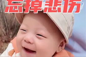 60后奶奶在家沉浸式带娃 今天初一打疫苗，你问我打的什么苗？是爱姨姨的每一秒～！#奶奶带娃 #宝宝打疫苗记 #人类幼崽迷惑行为大赏 #虎贝尔安全座椅e360 #陈凯琳同款视频封面