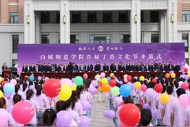 白城师范学院“扎根有为 建功瀚海”首届丁香文化节开幕图片