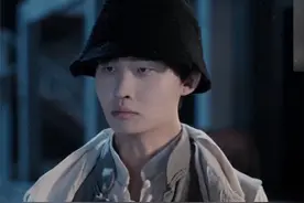 女人扣动机关骰子就变了点数，这都逃不过小伙的眼