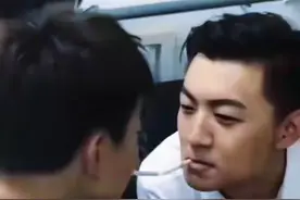 嘿嘿真的很经典的一段 我是百看不腻啊 对烟吻 打脸 糖太密集了#冯建宇 #王青 #青宇 #青宇十年之约