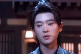 段敖登终于上线啦~他那个看垃圾一样的眼神和晋安的区别可太大了..可惜关于晋安的记忆正在一点点消失不见#与晋长安上头就要下猛料 #与晋长安 #丞磊 ##黎霜晋安纯恨味太浓了