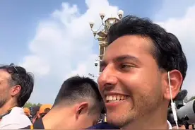 伊拉克 记者方浩明 观礼九三阅兵现场哽咽落泪。