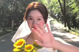 网友拍婚纱照转场，一个帅我一大跳，一个美我一大跳