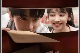 大爷往邮筒里塞了封信瞬间人信一起消失 新剧十二封信最新剧情 #国产好剧