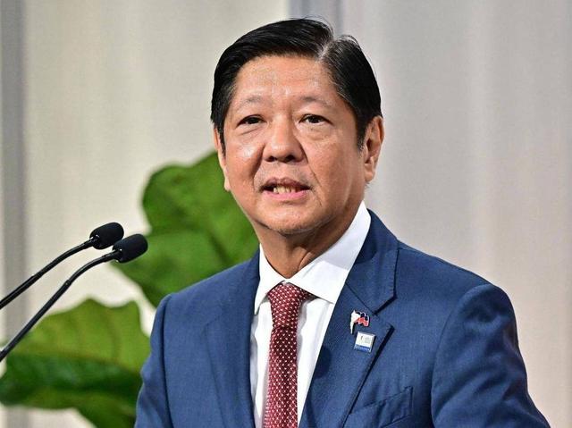 杜特尔特已瘦成皮包骨，曾经的铁腕总统境况凄惨，整个人奄奄一息