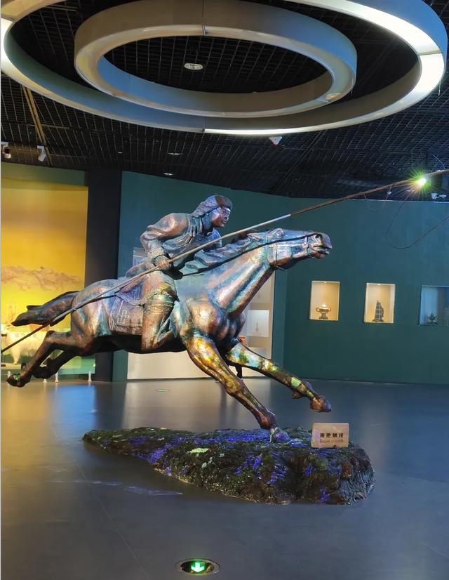 锡林格勒：从敖包经幡到金莲绽放，触摸草原的千年脉搏！