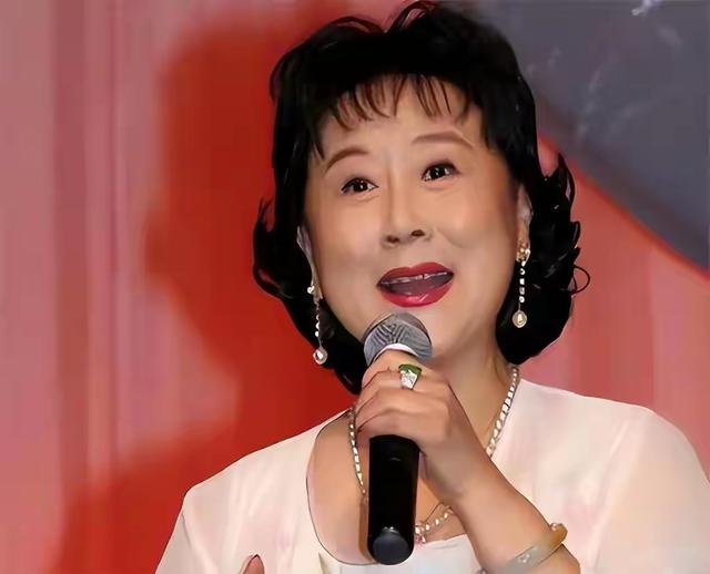 七八十年代的火柴盒上，那个扎着麻花辫、穿着红衣裳，谁人不识？ 第2张