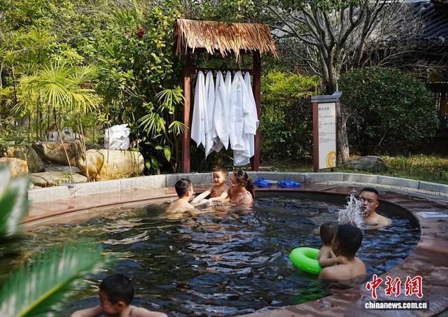 贵州剑河：温泉“热”起来 乡村火起来