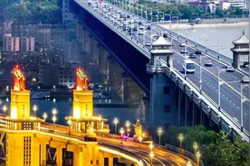 南京长江大桥vs武汉长江大桥，到底谁是万里长江第一桥？图片