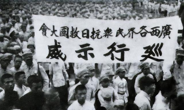 《沁园春·雪》发表，无人超越，一才女填词，毛主席惊：拜受了