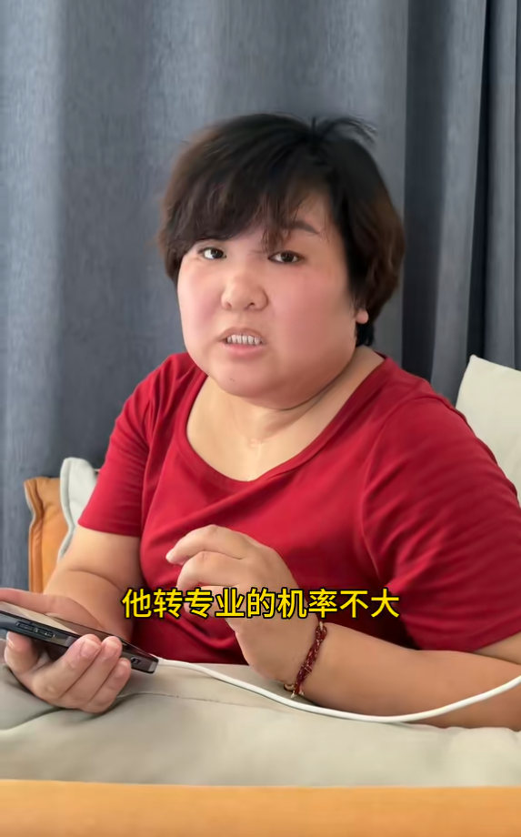 男孩562分被调剂到护理专业，一家人崩溃痛哭，最终选择让人破防