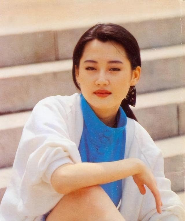 她一生 “风流成性、老少通吃”，撩汉无数，现如今56岁却依旧单身
