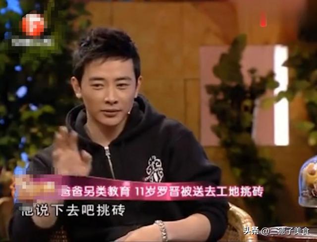 罗晋父亲葬礼现场曝光，罗晋抱遗照神情哀伤，唐嫣在身后全程陪伴