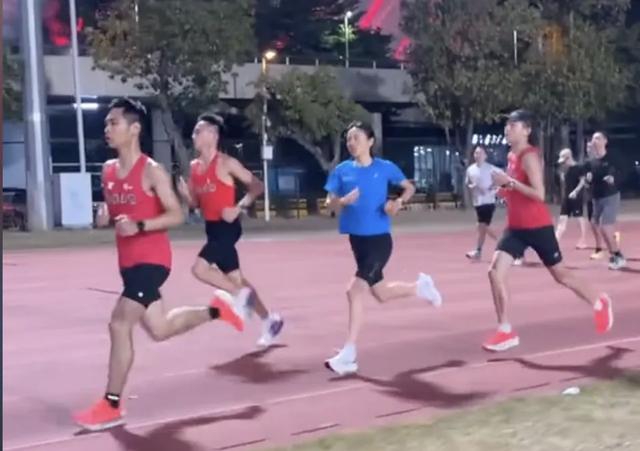 悄悄带货？张水华直播时特意提了家俱乐部 领队是其丈夫+年费718元