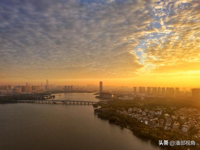 2025.11.13,日出蠡湖 ，霞光满天