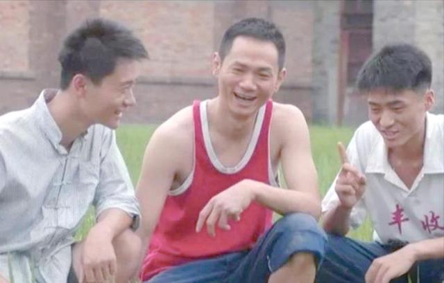 15年前，在妻子葬礼上哭到昏过去的果靖霖，如今过得怎么样了？
