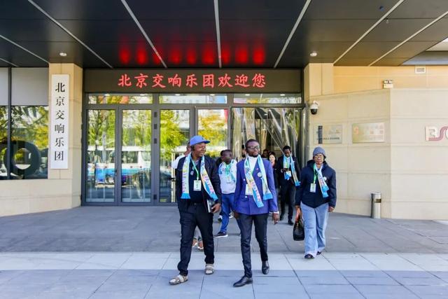 10国非洲媒体人来北京市通州区台湖镇打卡啦！