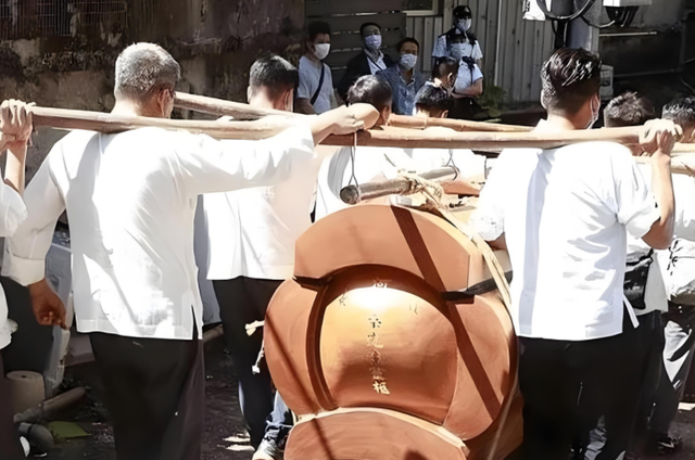 农村老人说“夫妻不送葬，送葬必遭殃”，为什么老伴不送葬？