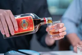 被称“男人接力棒”的劲酒，为何突然火了？行家揭秘3大原因！图片