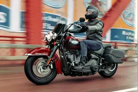 以下是所有热门品牌中 7 款最便宜的旅行摩托车图片