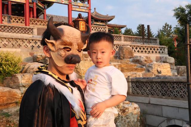 乡宁戎子酒庄夜游嘉年华璀璨启幕西游IP赋能文旅融合新标杆
