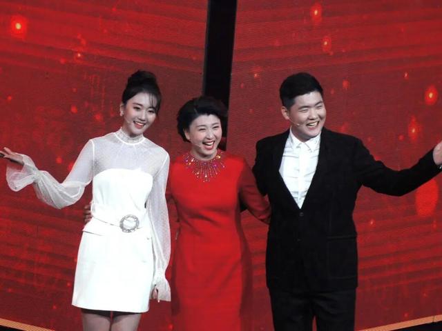 闫学晶母子先后道歉，代言品牌佐香园否认闫学晶持有公司股份，冒充佐香园账号称“爱买不买”的男子已被行拘