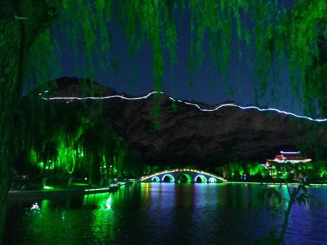 夜色中的水上公园