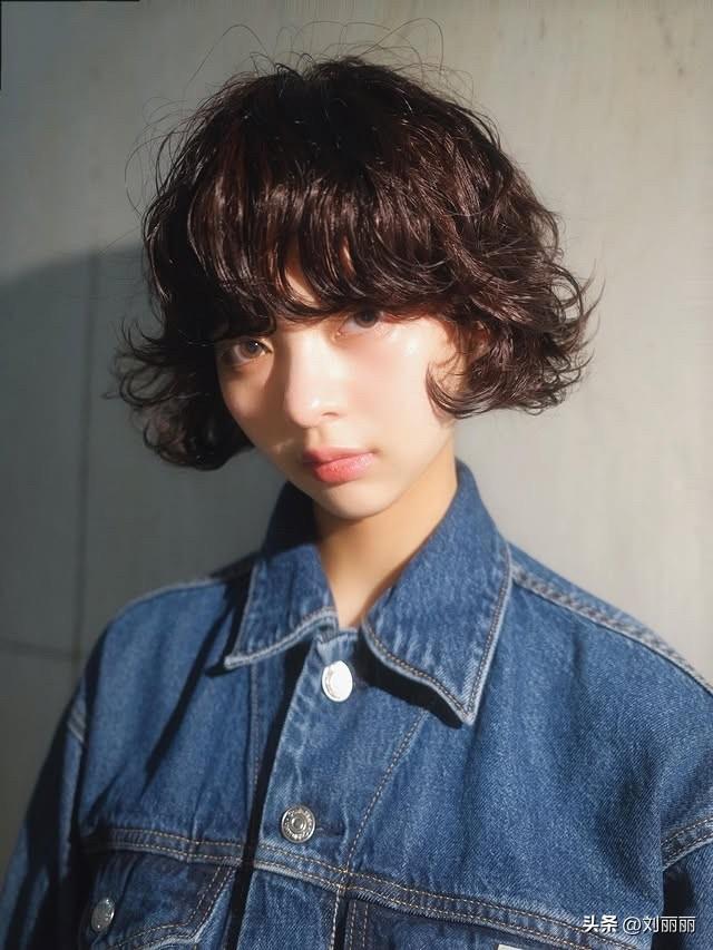 日系慵懒卷发：解锁松弛感，适配所有风格的氛围感神器
