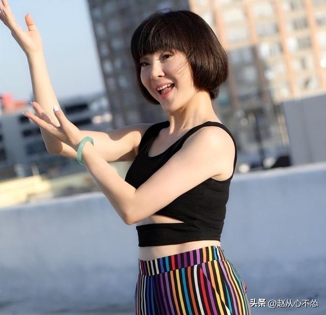 婚内出轨整容医生，偷前夫12亿财产，靠一首歌爆火的她如今怎样？