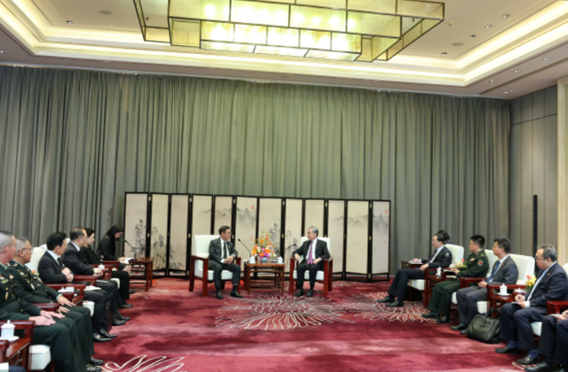 王毅主任的调停，让泰柬心服口服，接下来路怎么选还是得听中国的