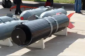 美国秘密装备高能电磁脉冲弹，零伤亡秒杀航母，中国该如何应对？图片