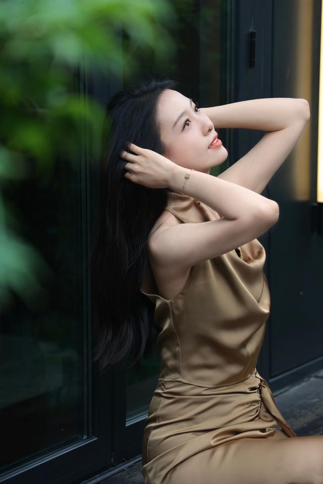 主持人	，刘璇，好看的小姐姐