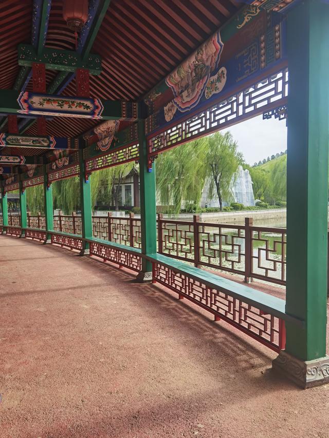 初秋，迎着习习秋风骑行赏景