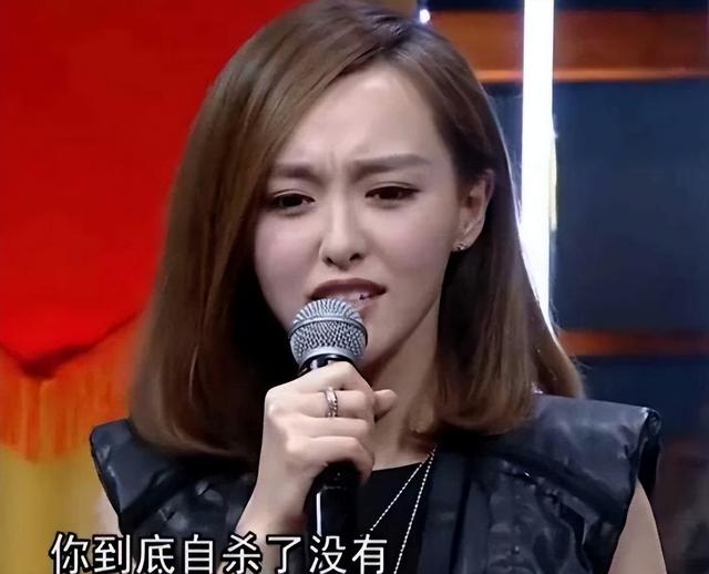 苗圃没想到，12年前自己狠心抛弃的罗晋，如今在唐嫣手里闪闪发光
